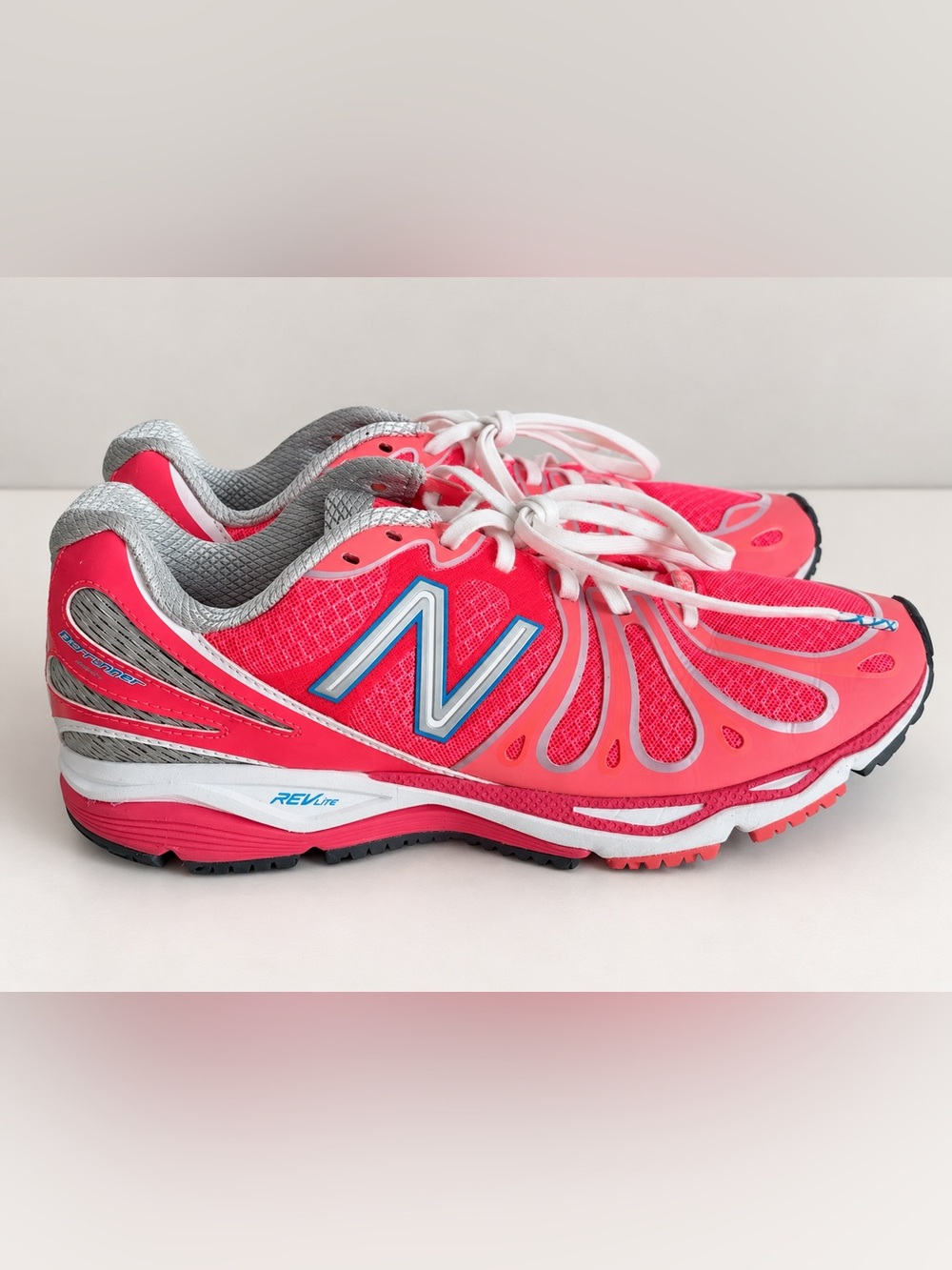 New Balance 890 Women’s Susan G. Komen REVlite Barringer Running Shoes Sz 8